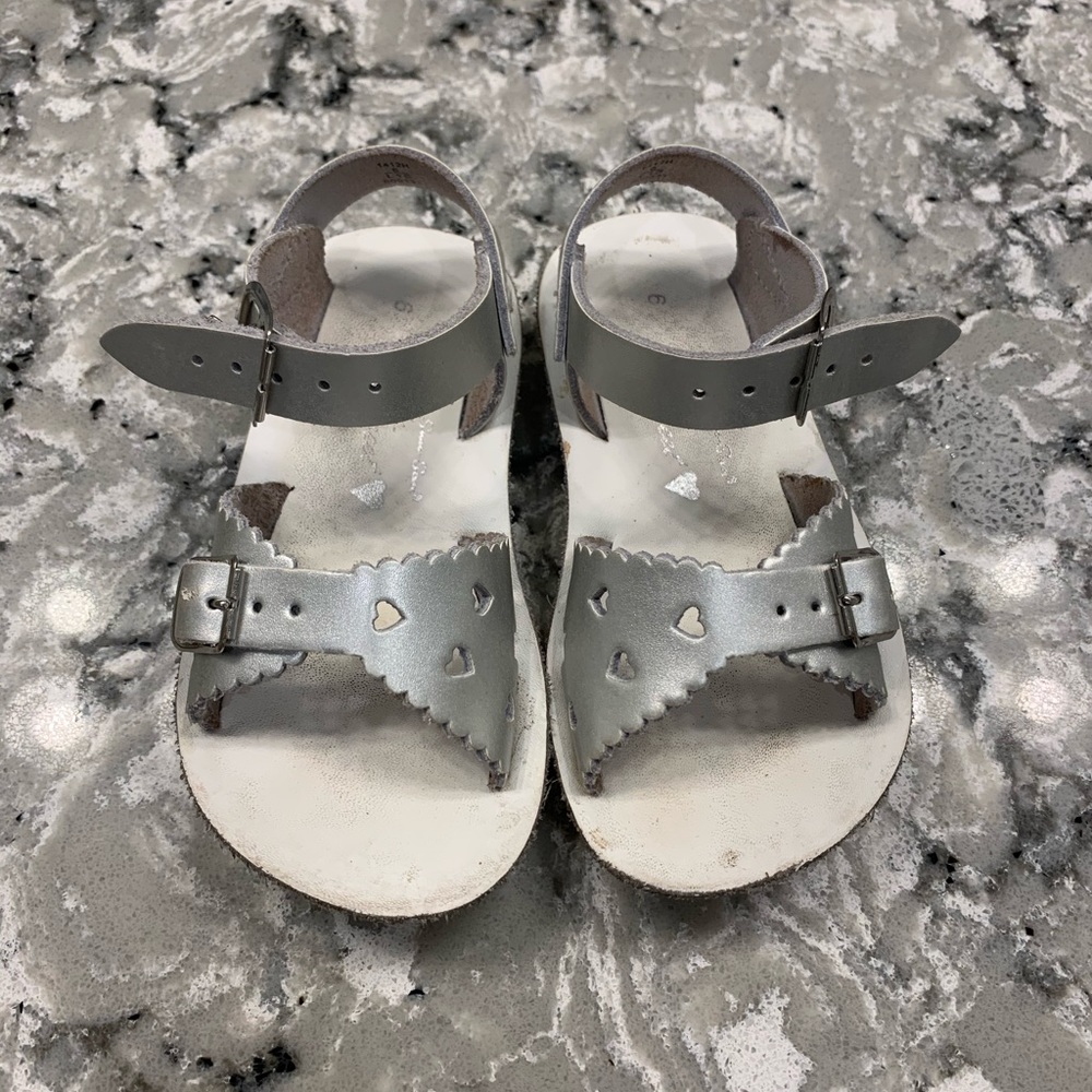 Salt Water Sandals by Hoy - Sz 6 - Silver